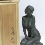 東京都千代田区にて、彫刻家 高橋剛 ブロンズ 裸婦像「年頃」などの銅像や仏像